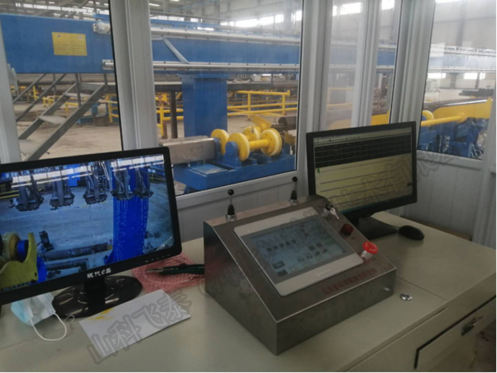 電控操作臺(tái).jpg 電控操作臺(tái).jpg